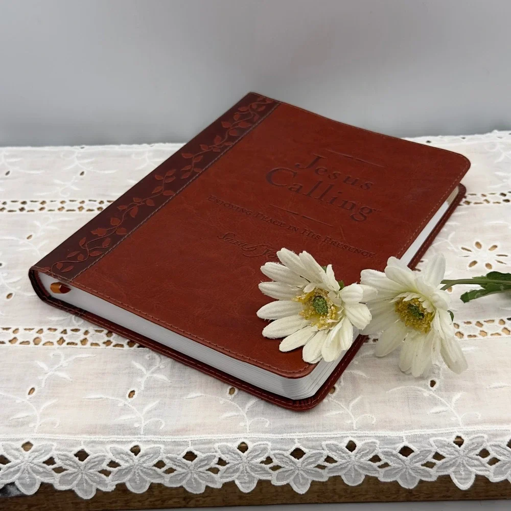 Thomas Nelson Jesus Calling Brown Leatherette 365 Daily Devotional 2013 OS Book